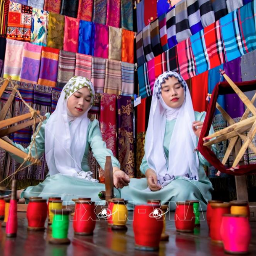 Làng Dệt Thổ Cẩm Châu Phong